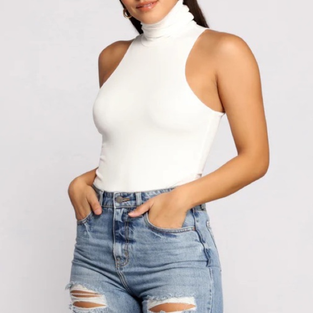 Captivate Me Basic Crepe Sleeveless Bodysuit - Picture 1 of 2